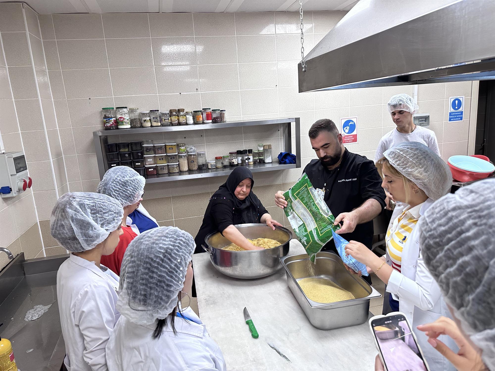 Türk Mutfağı Haftası Kapsamında Yöresel Yemek Workshopu Gerçekleştirildi